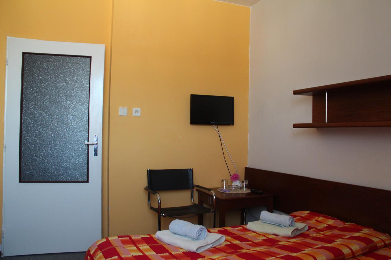 Hotel Rambousek Nové Město nad Metují Extérieur photo